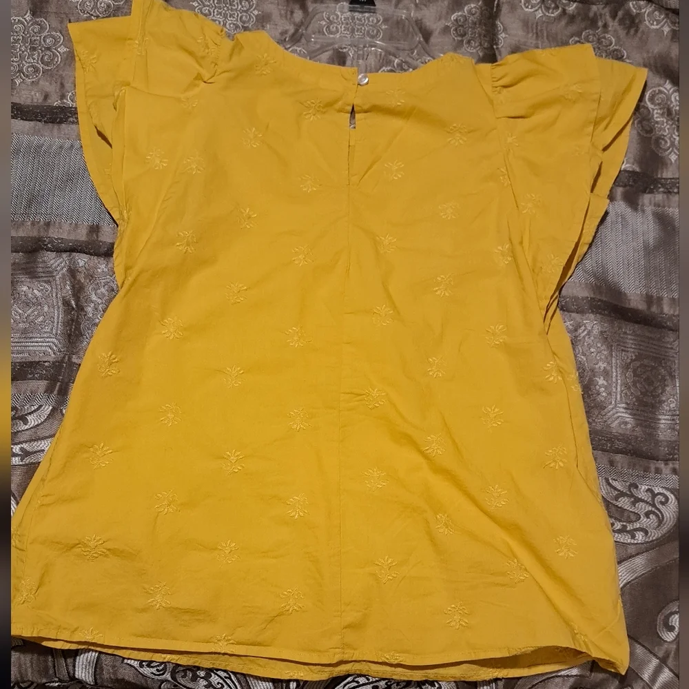 Gap with flower embroidered flutter sleeve top - Picture 5 of 5